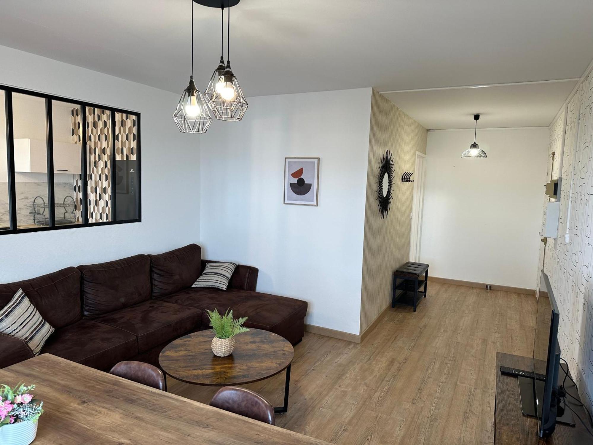 Le Grand Parc 13 - 2 Chambres - Wifi - Parking Châteauroux エクステリア 写真